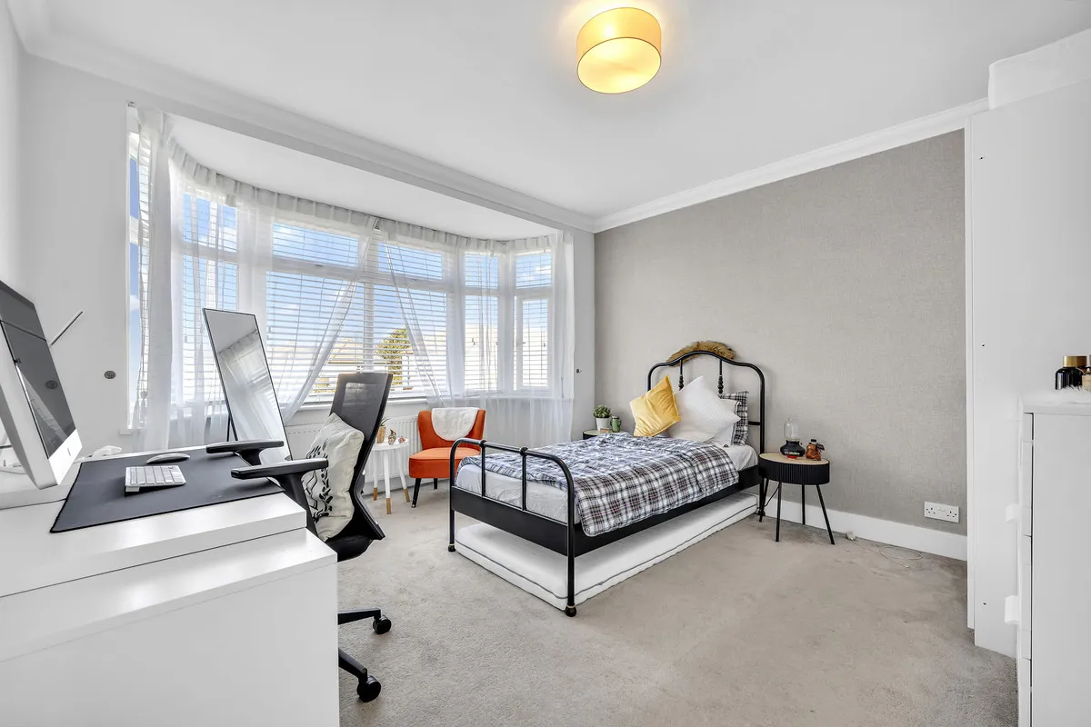 Havering Road, Romford, Rise Park, RM1 4RB, photo 13