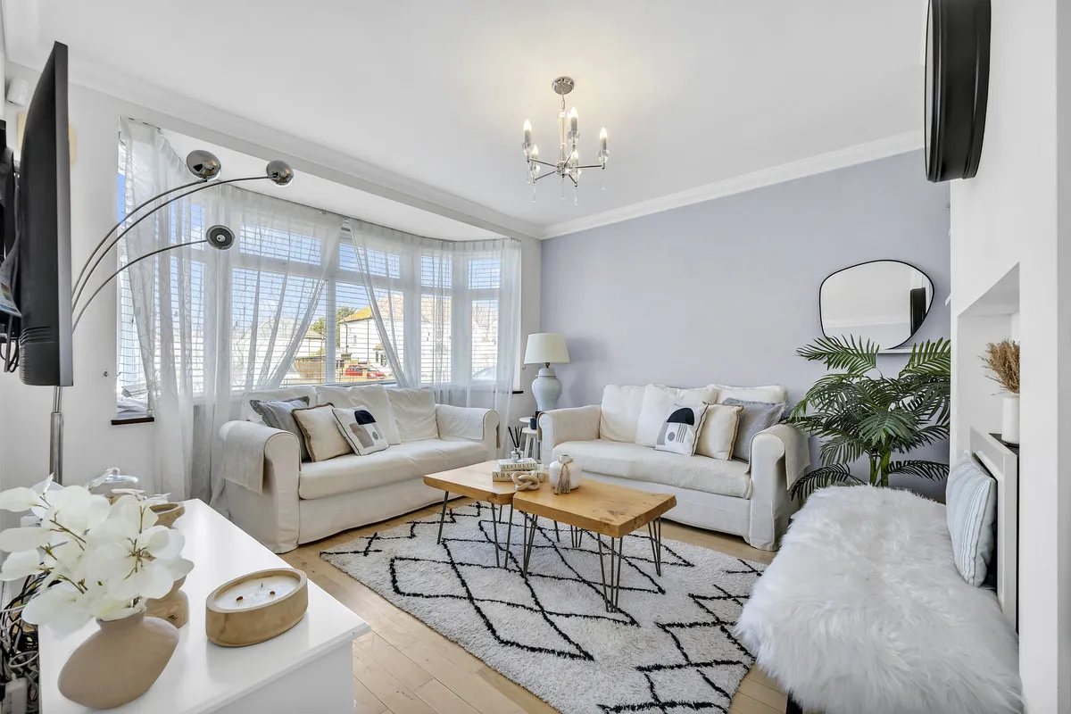 Havering Road, Romford, Rise Park, RM1 4RB, photo 4