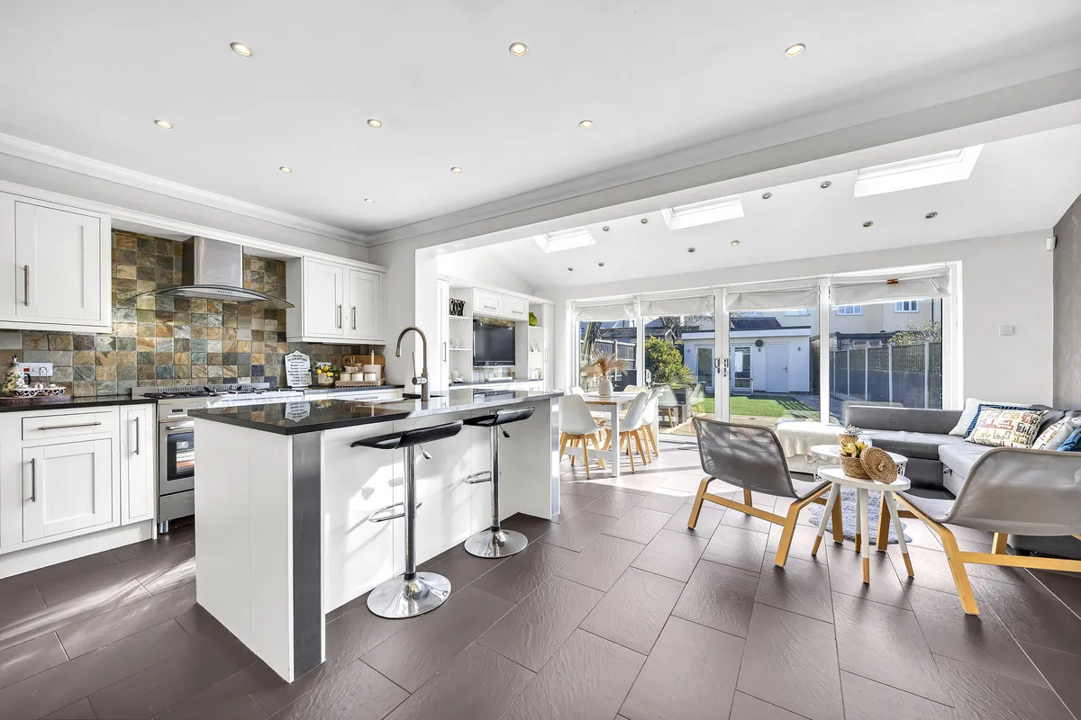 Havering Road, Romford, Rise Park, RM1 4RB, photo 5