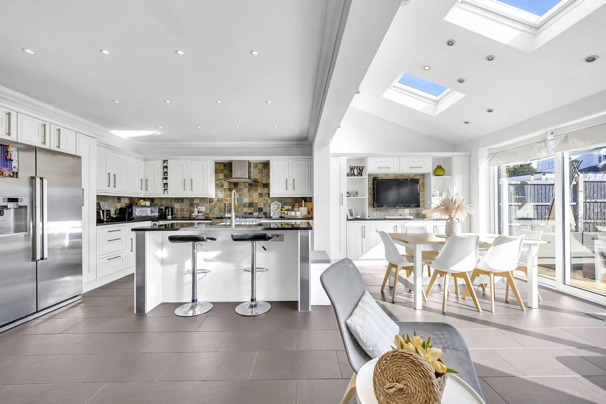Havering Road, Romford, Rise Park, RM1 4RB, photo 2