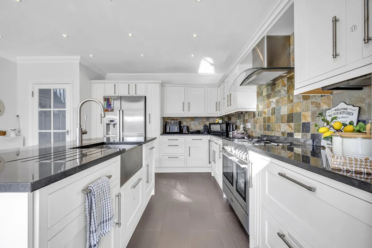 Havering Road, Romford, Rise Park, RM1 4RB, photo 8