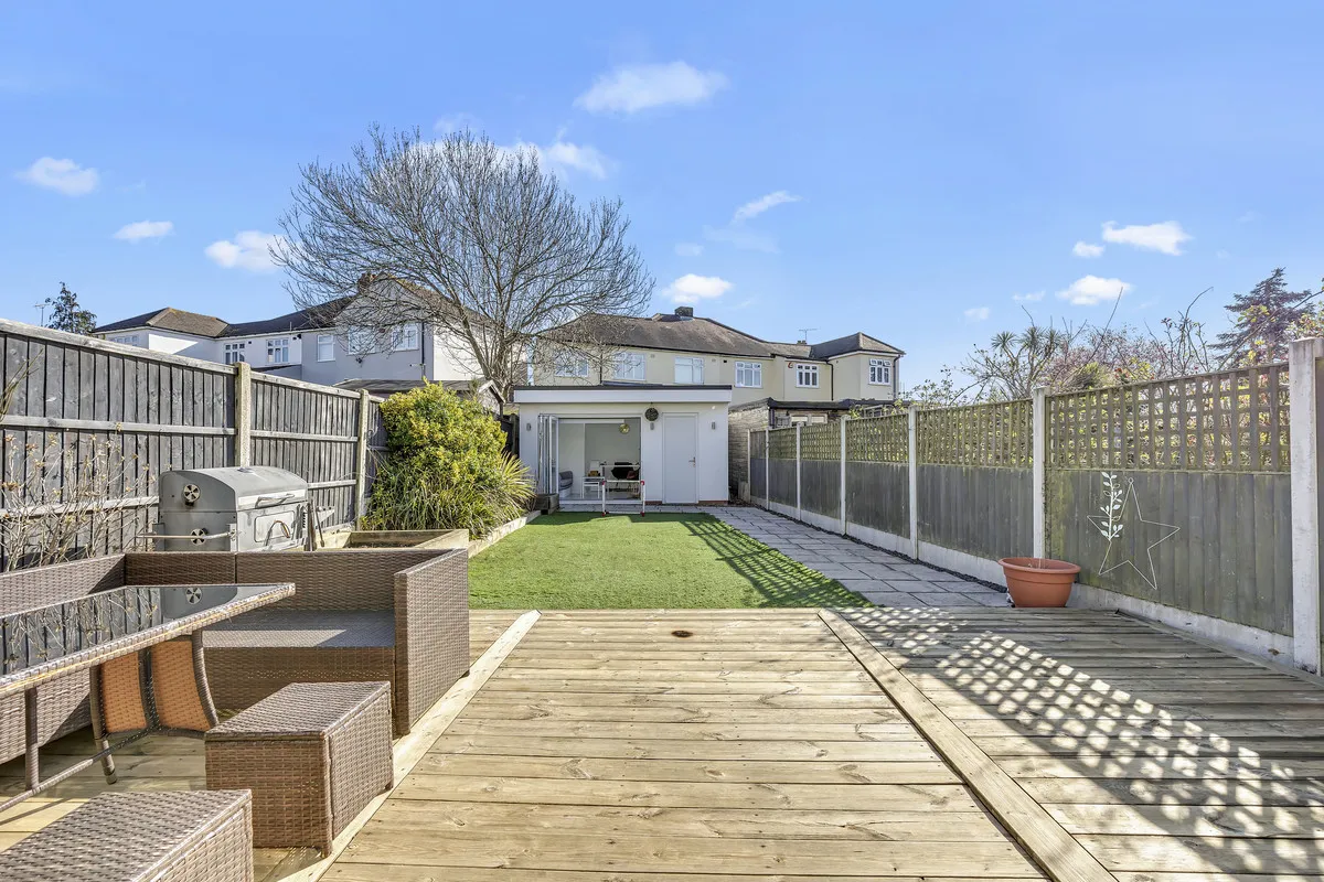 Havering Road, Romford, Rise Park, RM1 4RB, photo 10