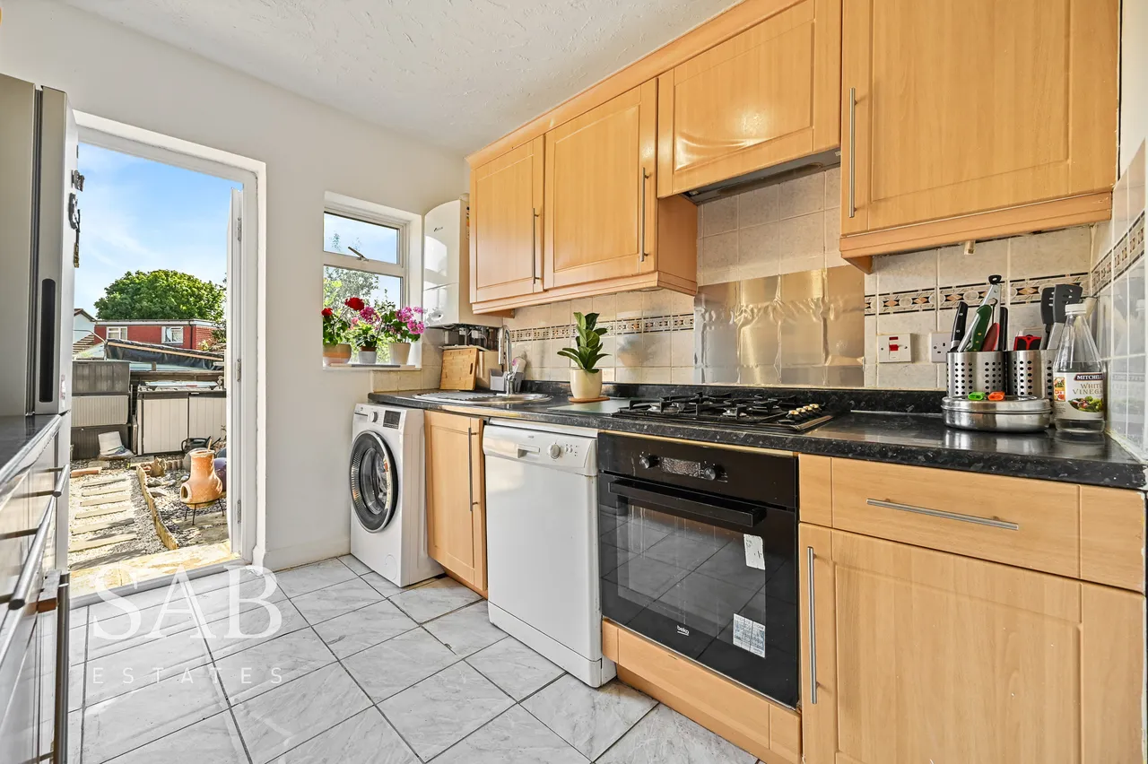 Beechwood Avenue, Greenford, UB6, photo 3