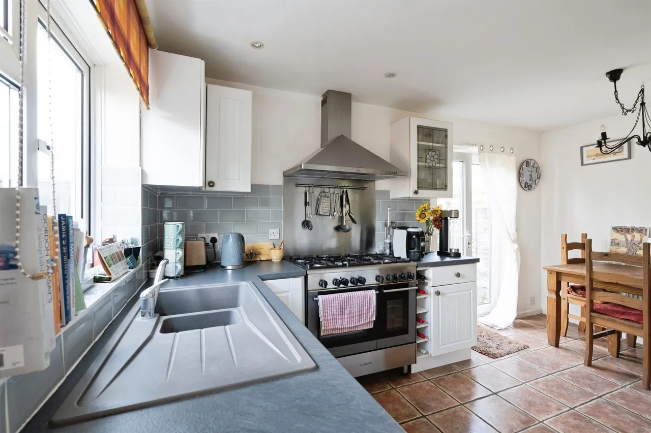 Elm Road, Westergate, CHICHESTER, photo 12