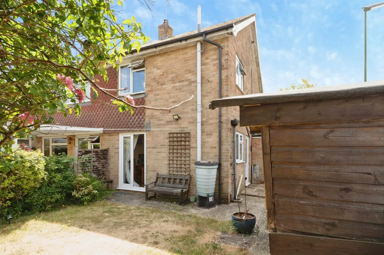 2 bed house for sale — Elm Road, Westergate, CHICHESTER