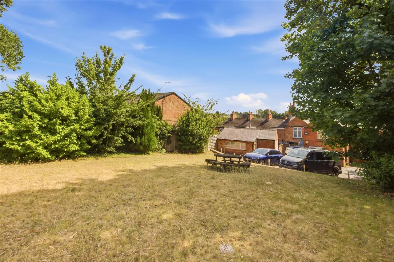 London Road, Oadby, Leicester, photo 16