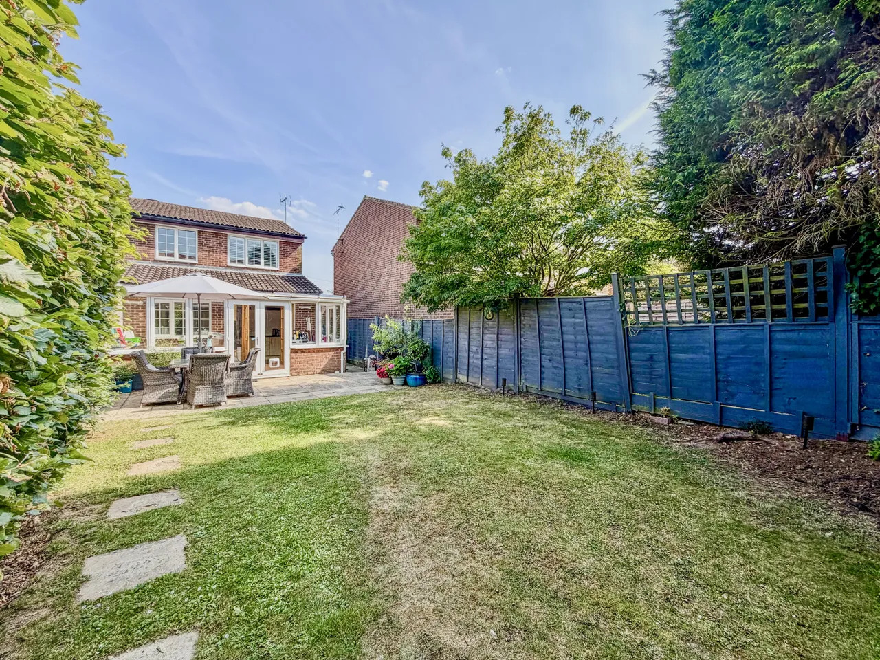 Ryder Close, Bovingdon, photo 18