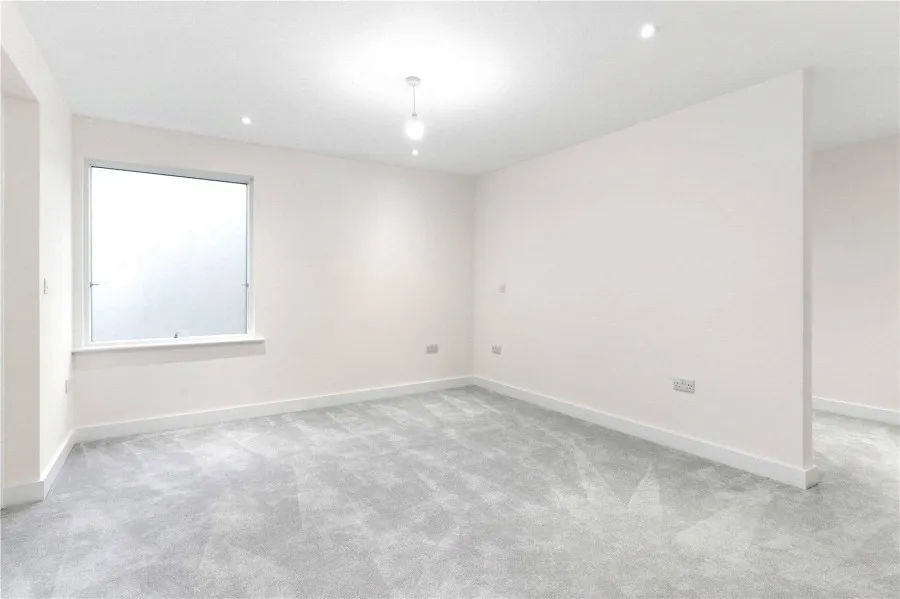 House Under Offer with 3 bedrooms in Newhall, Harlow, CM17, photo 6