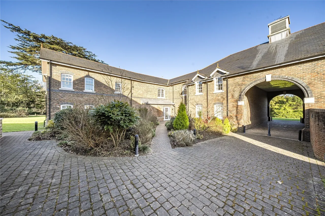 2 bed flat for sale — Holwood Estate, Westerham Road, Keston, BR2
