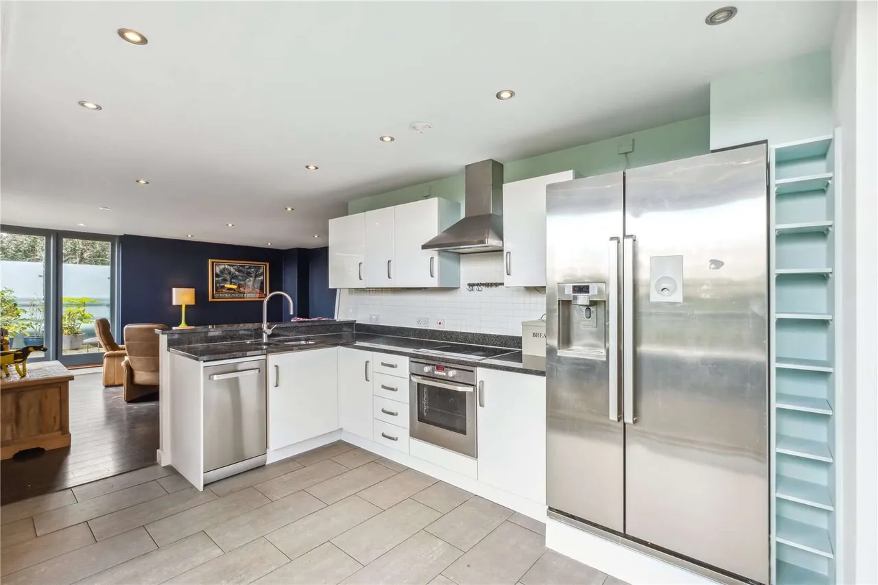 Spanish Road, London, SW18 2HX, photo 3