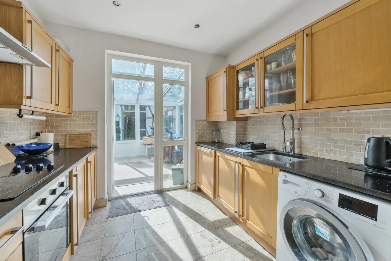 Pickhurst Lane, Hayes, BR2, photo 8