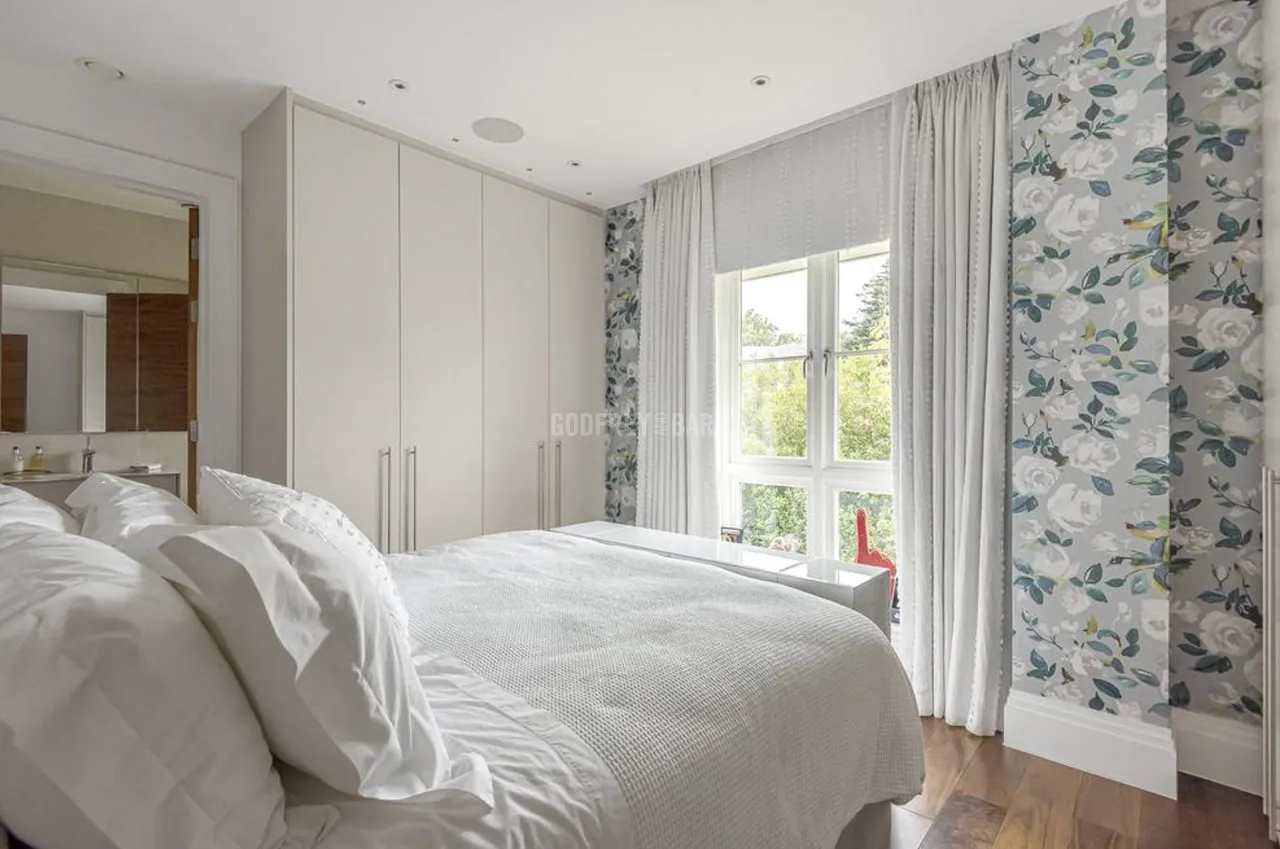 Hammers Lane, Mill Hill, NW7, photo 8