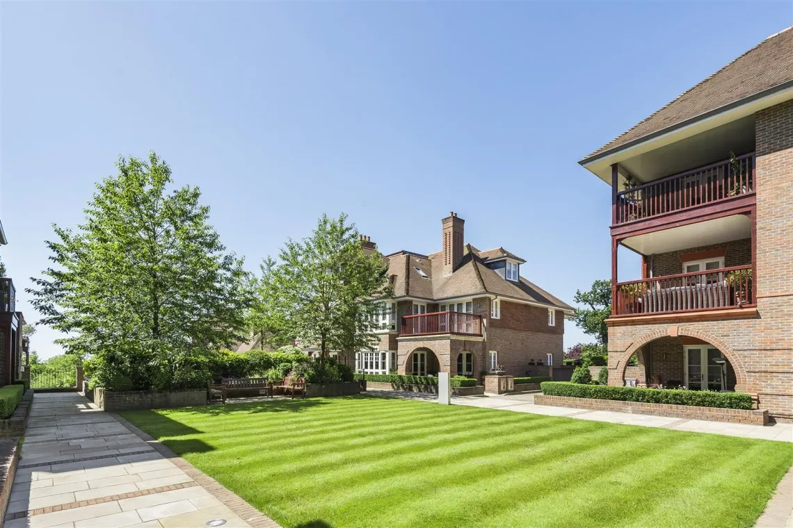 Hammers Lane, Mill Hill, NW7, photo 16