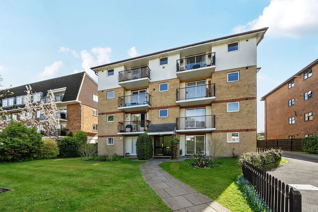 2 bed flat for sale — Albemarle Road, Beckenham, BR3