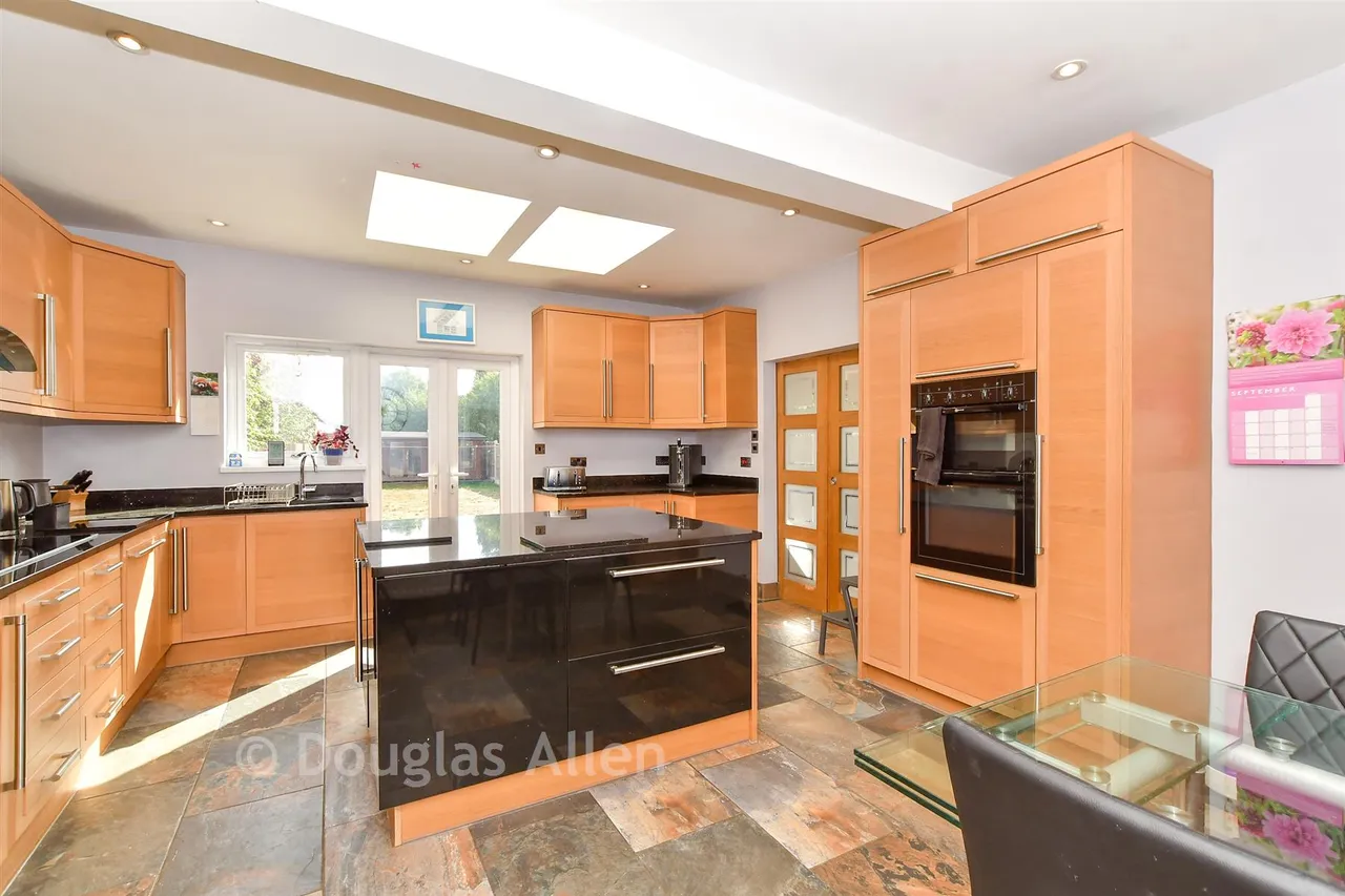 Havering Drive, Romford, RM1, photo 3