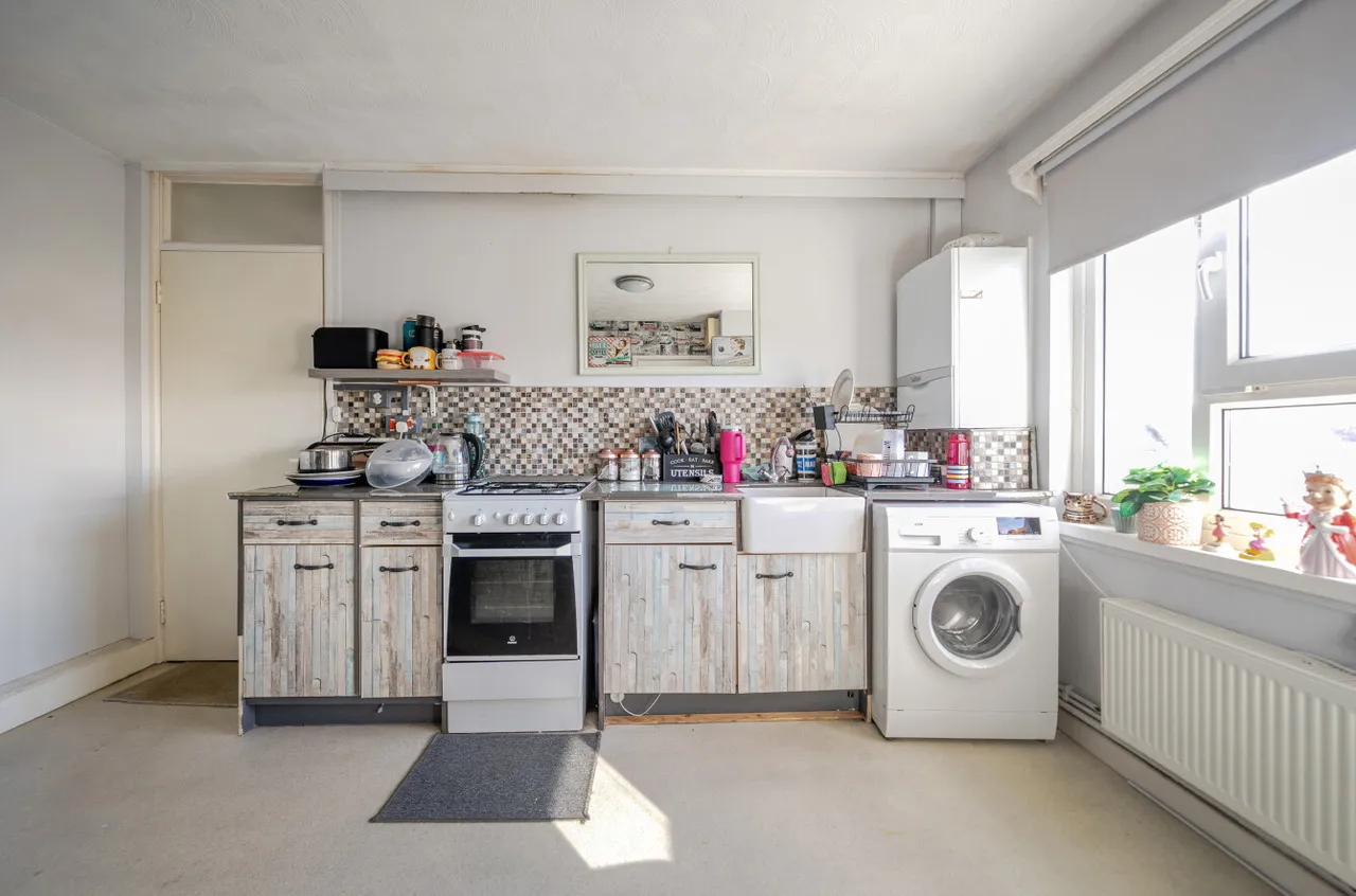 London Road, Portsmouth, PO2, photo 5