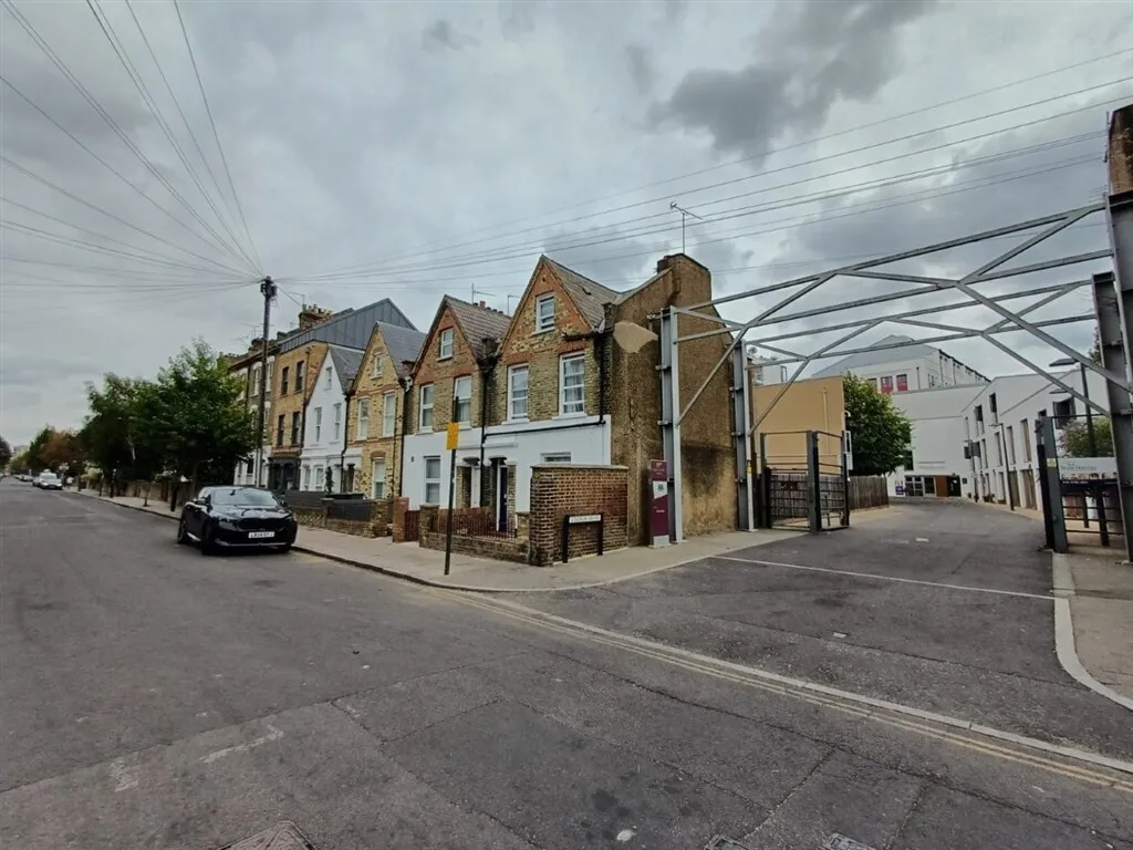 Highbury Stadium Square, London, N5, photo 10