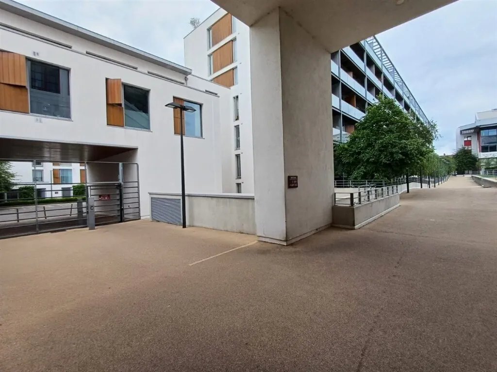 Highbury Stadium Square, London, N5, photo 9