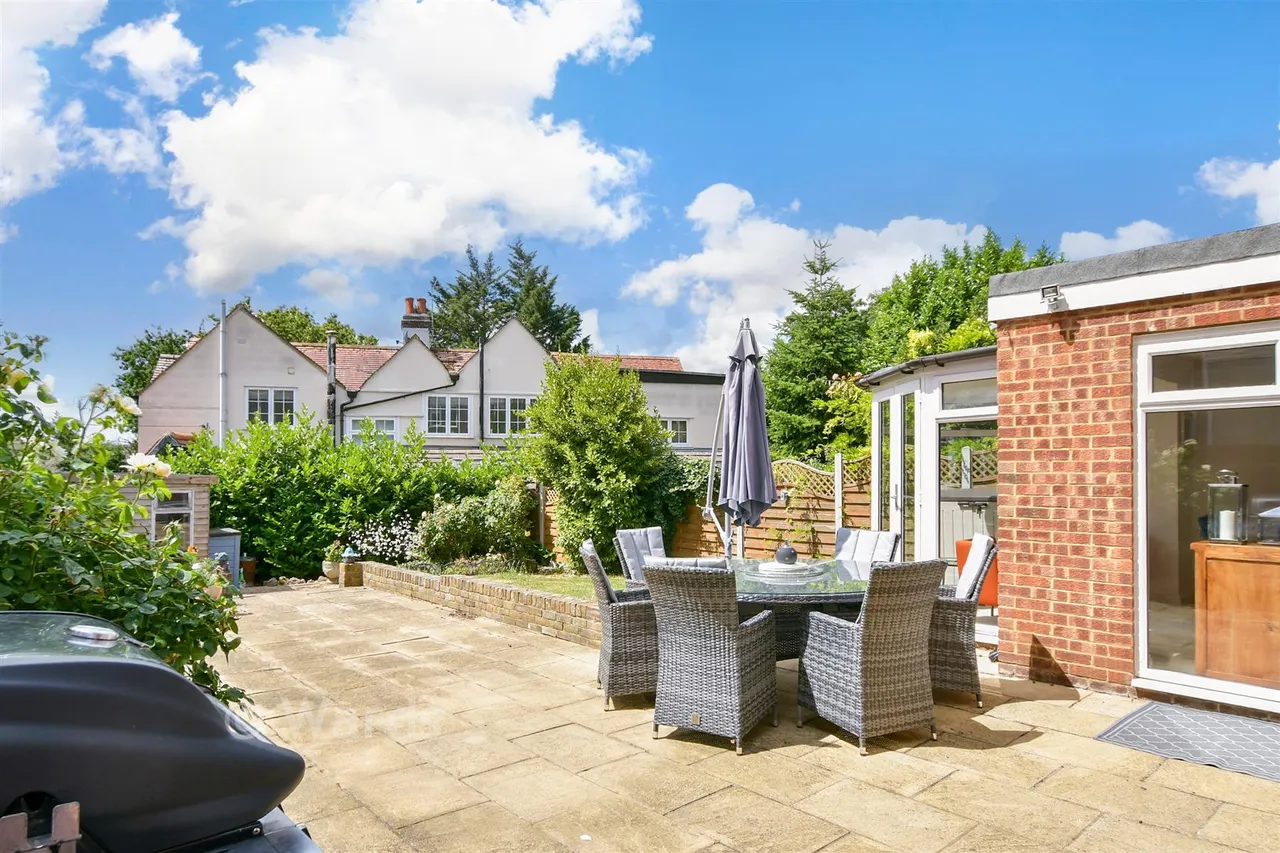 Fairlight Cross, Longfield, DA3, photo 13