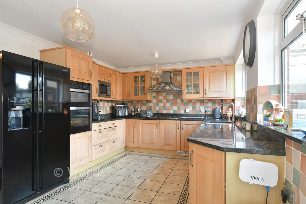 Fairlight Cross, Longfield, DA3, photo 4