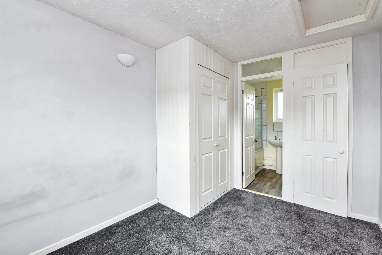 Highgrove Close, Calne, SN11, photo 3
