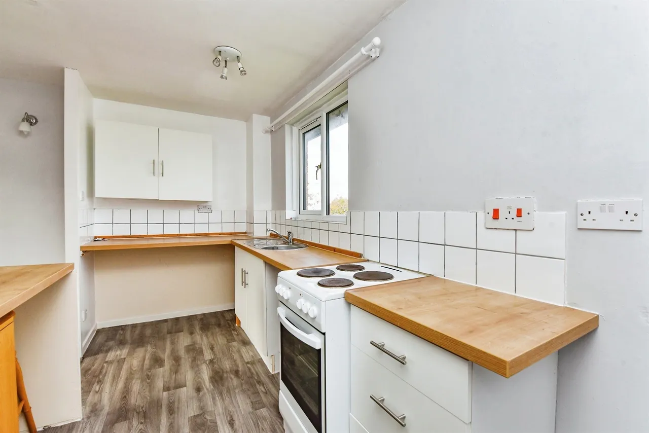 Highgrove Close, Calne, SN11, photo 7
