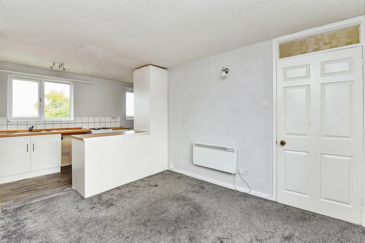 Highgrove Close, Calne, SN11, photo 10