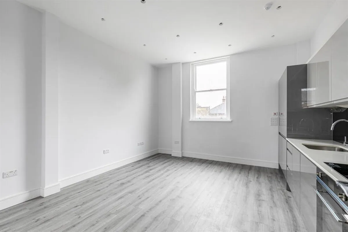 Flat 5, 54 Lordship Park, London, photo 2