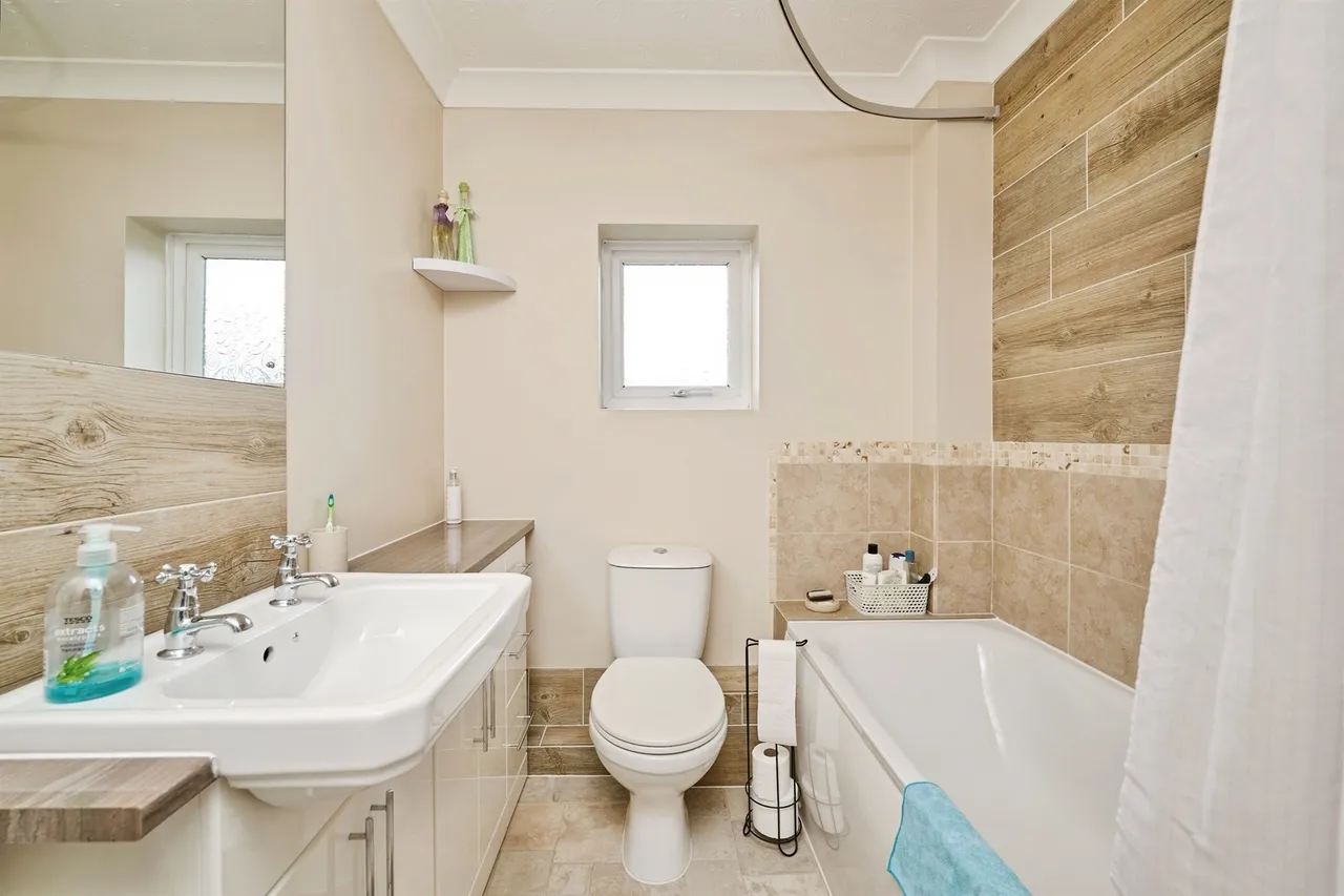 Lime Tree Close, Yaxley, PE7, photo 9