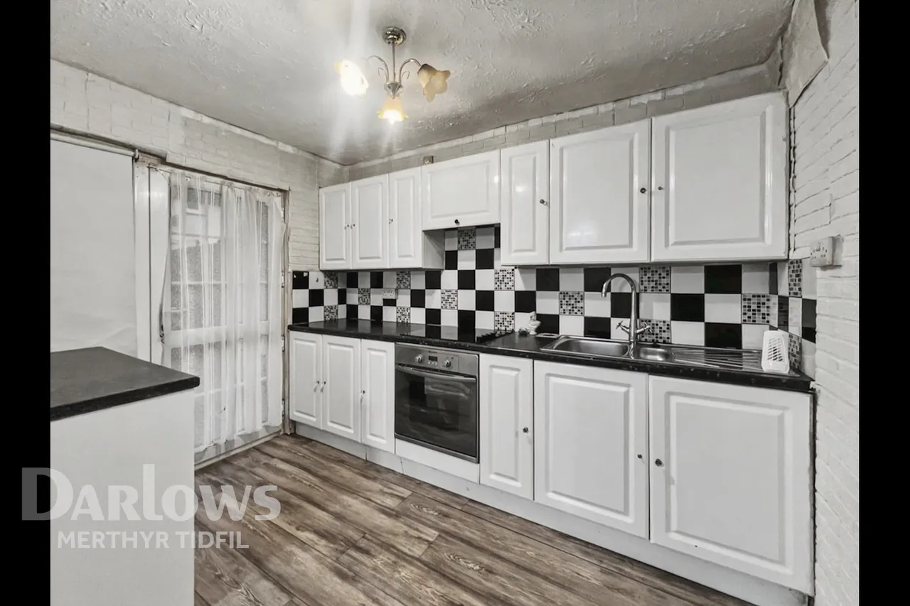 Cypress Close, Merthyr Tydfil, photo 2