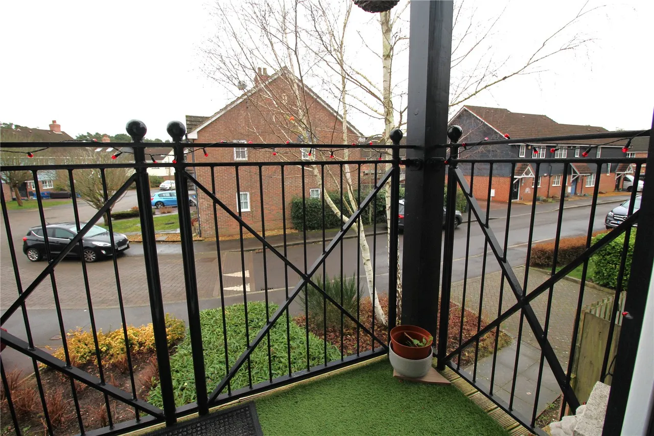 Twyford Close, Fleet, Hampshire, GU51 1JX, photo 11