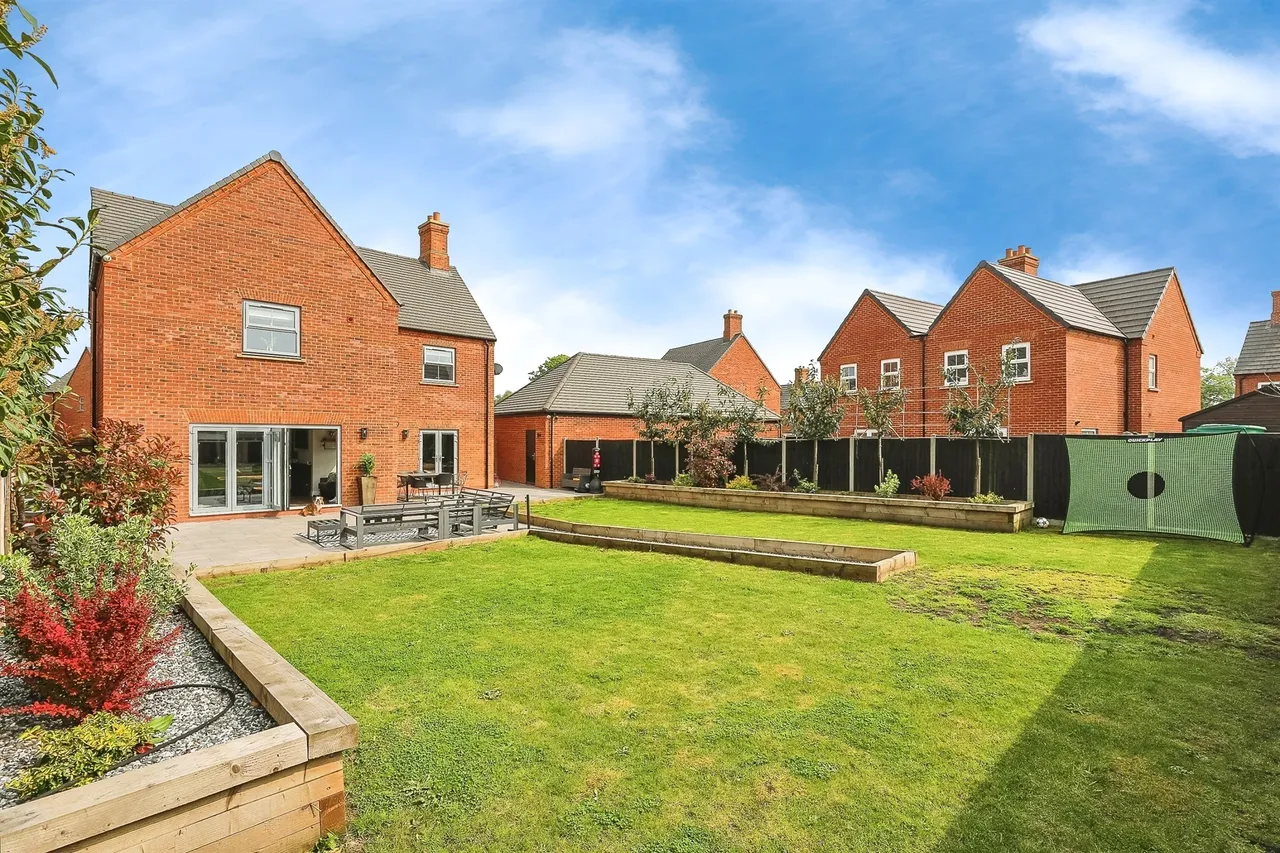 De Havilland Gardens, Huntingdon, PE26, photo 7