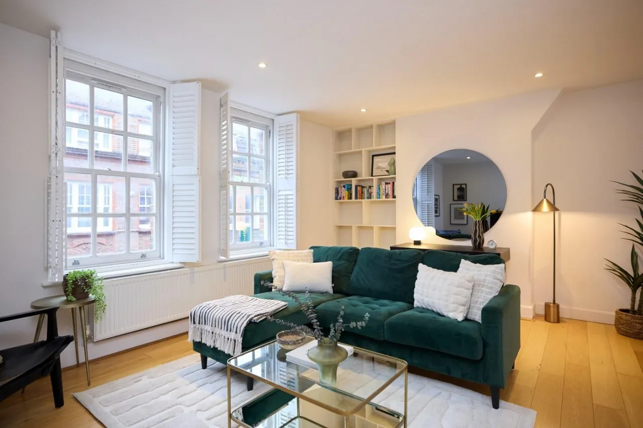 2 bed flat for sale — Brick Lane, London, E1