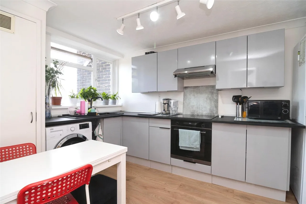 Peartree Close, South Ockendon, Essex, RM15, photo 2