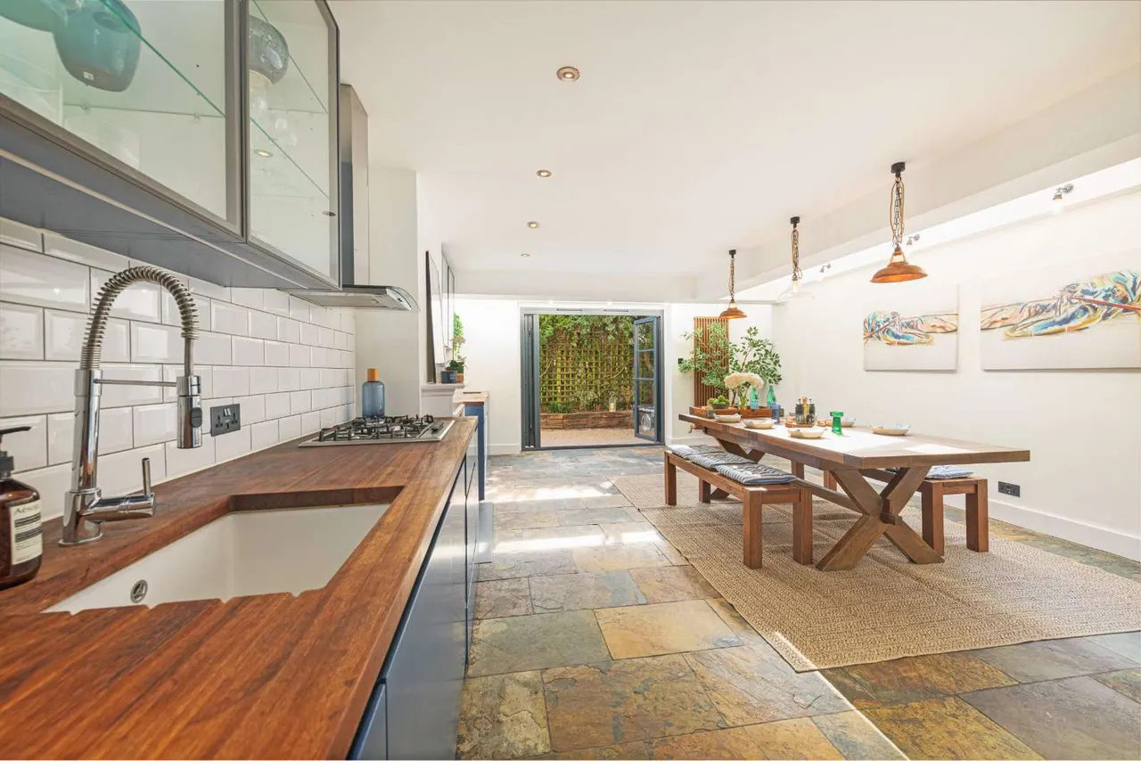 5 bed house for sale — Altenburg Gardens, London, SW11 1JJ