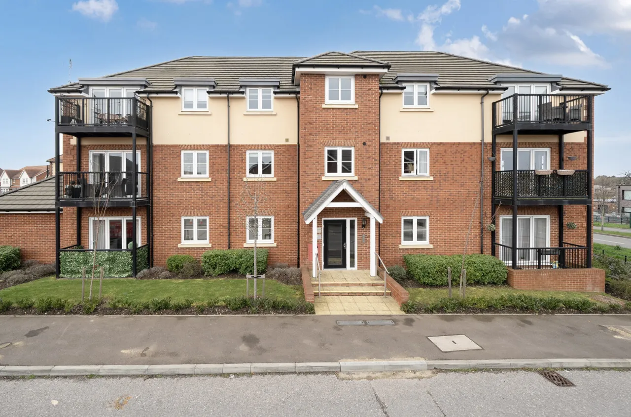 2 bed flat for sale — Gamble Gardens, Wokingham, Berkshire, RG41 1DE