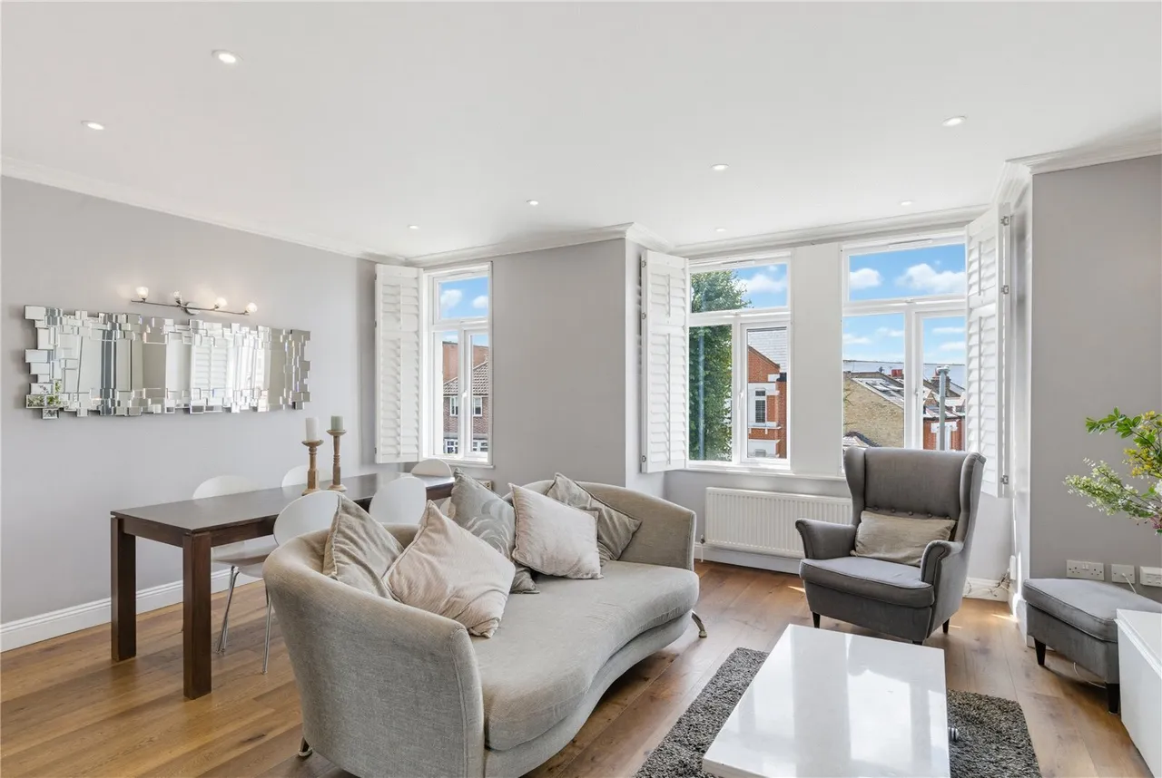 3 bed flat for sale, St. Ann's Hill, London, SW18