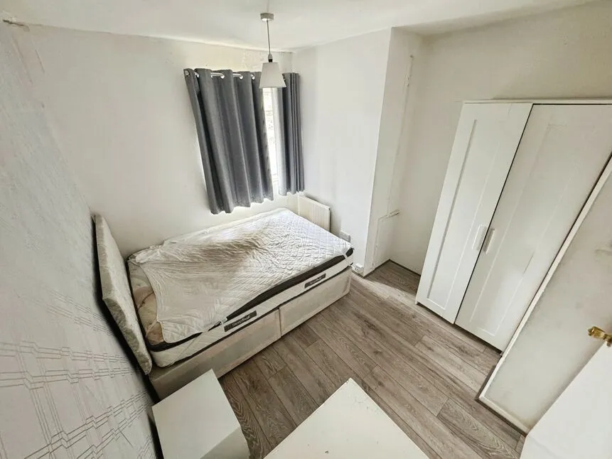 1 bed property to rent — Linden Court, Englefield Green, Surrey, TW20