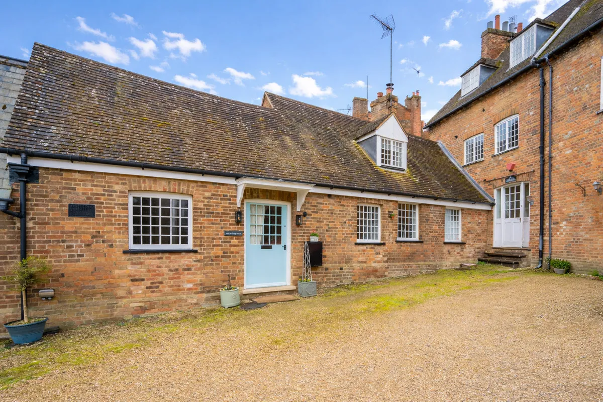 2 bed barn conversion for sale, Milton Keynes, MK17