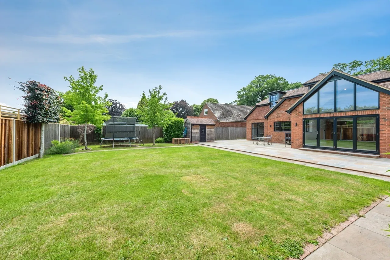 Ten Acre Lane, Egham, TW20, photo 6