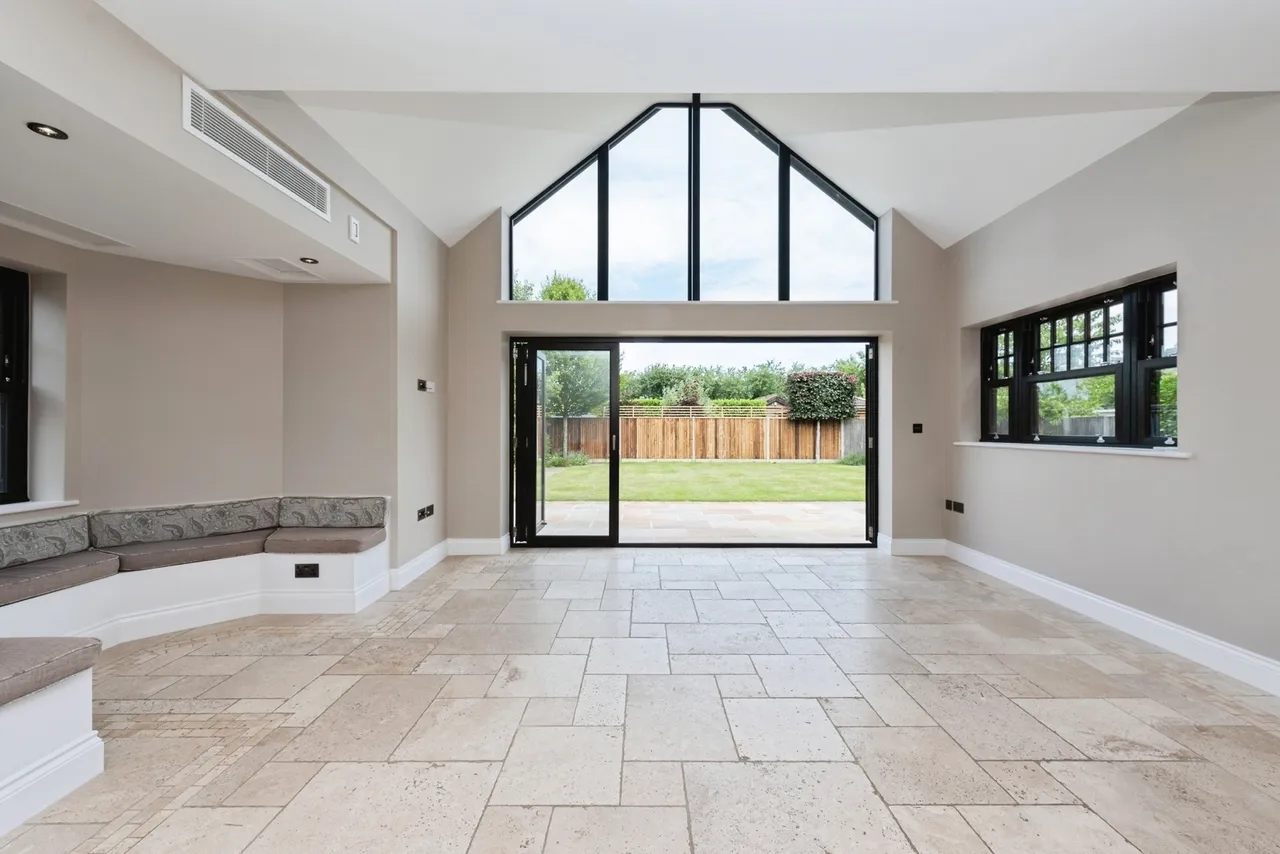 Ten Acre Lane, Egham, TW20, photo 2