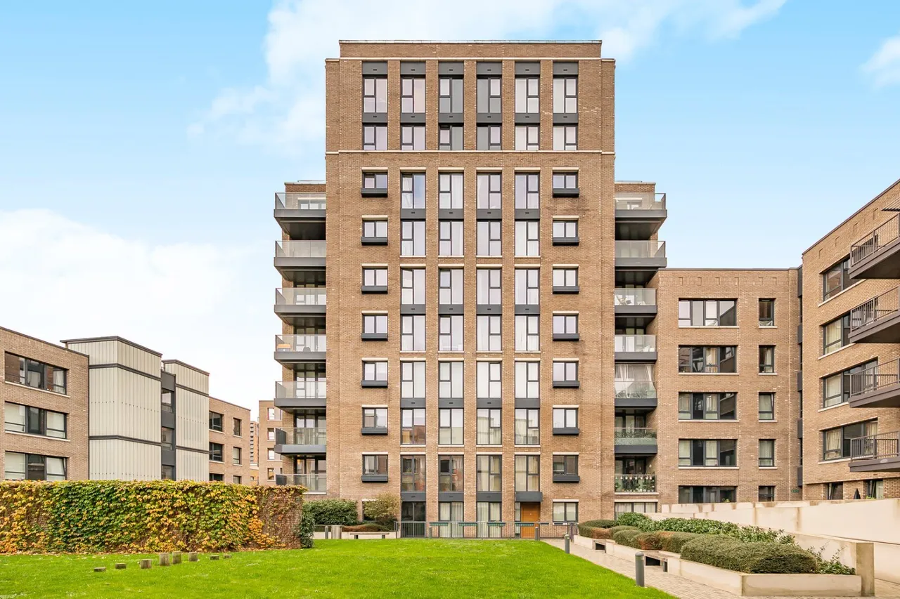 Winchester Square, London, SE8, photo 2