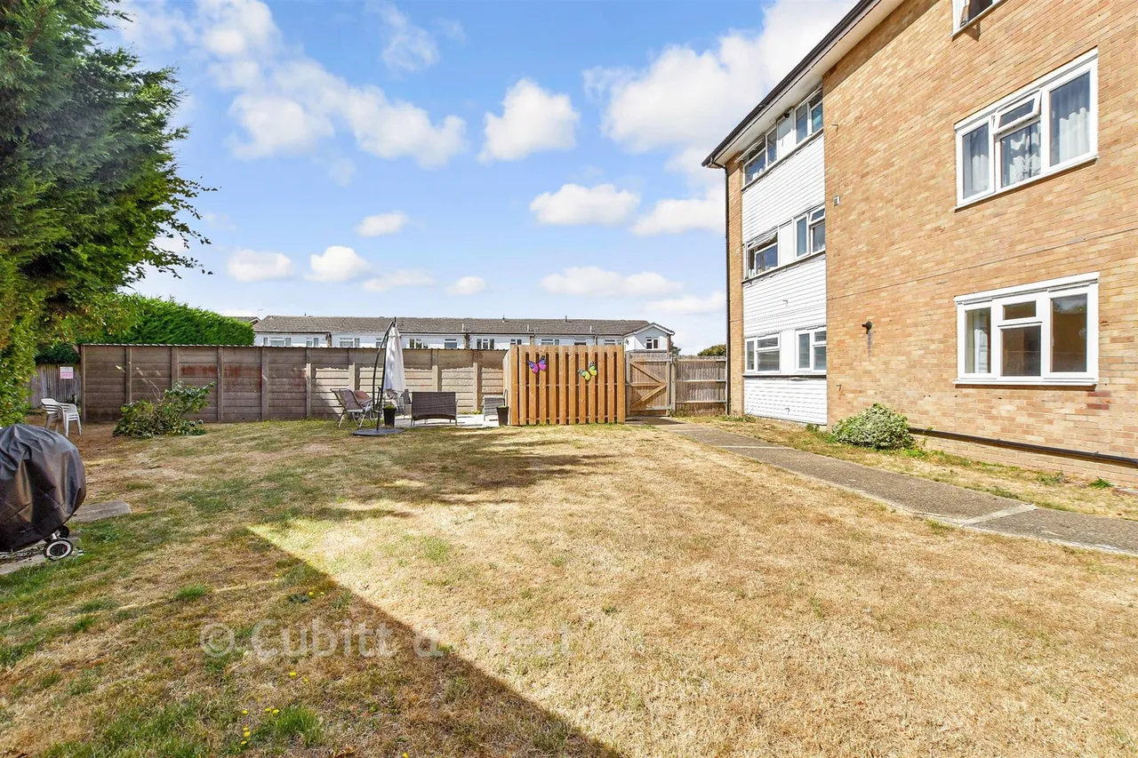 Castle Close, Reigate, RH2, photo 6