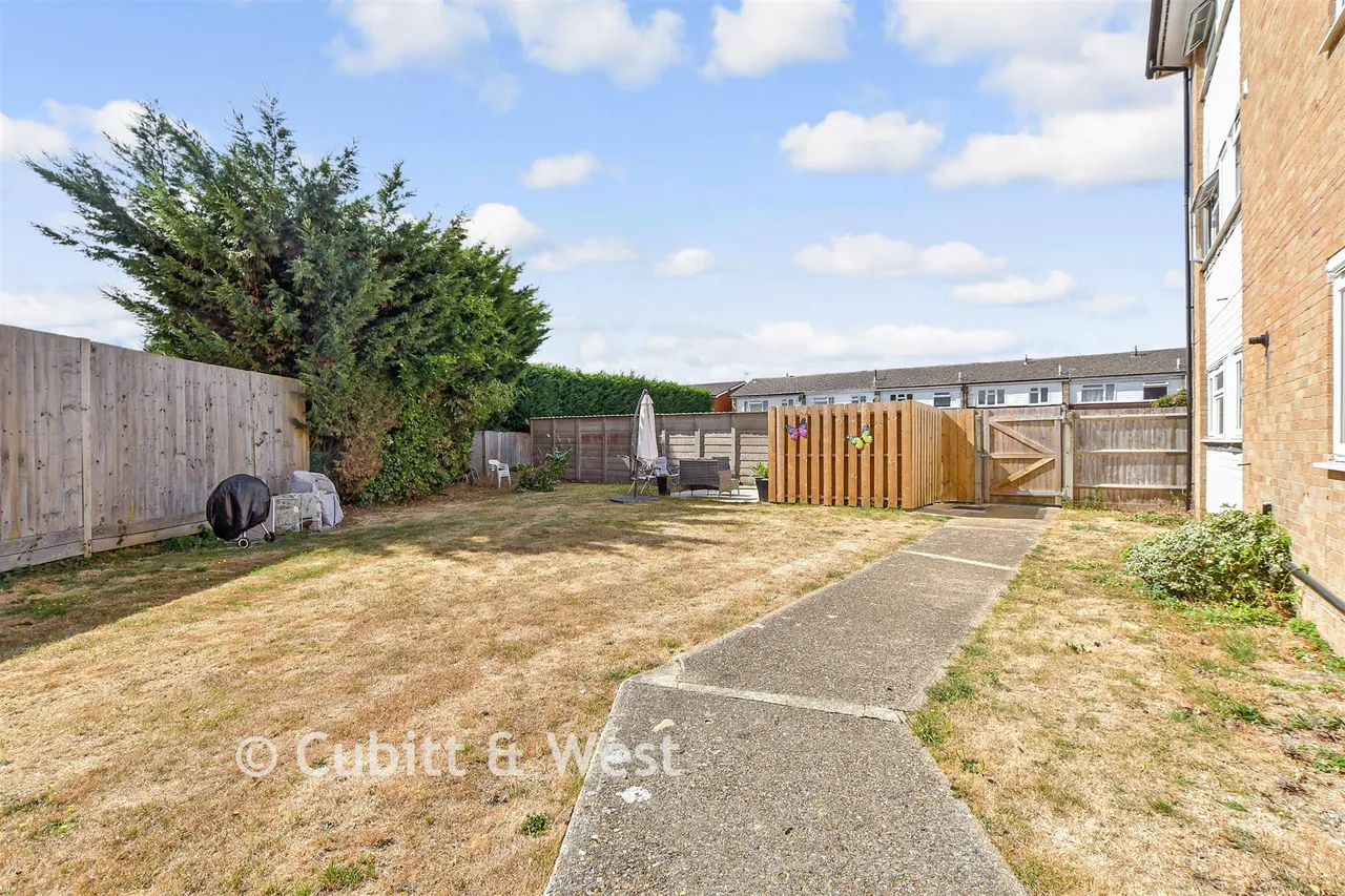 Castle Close, Reigate, RH2, photo 11