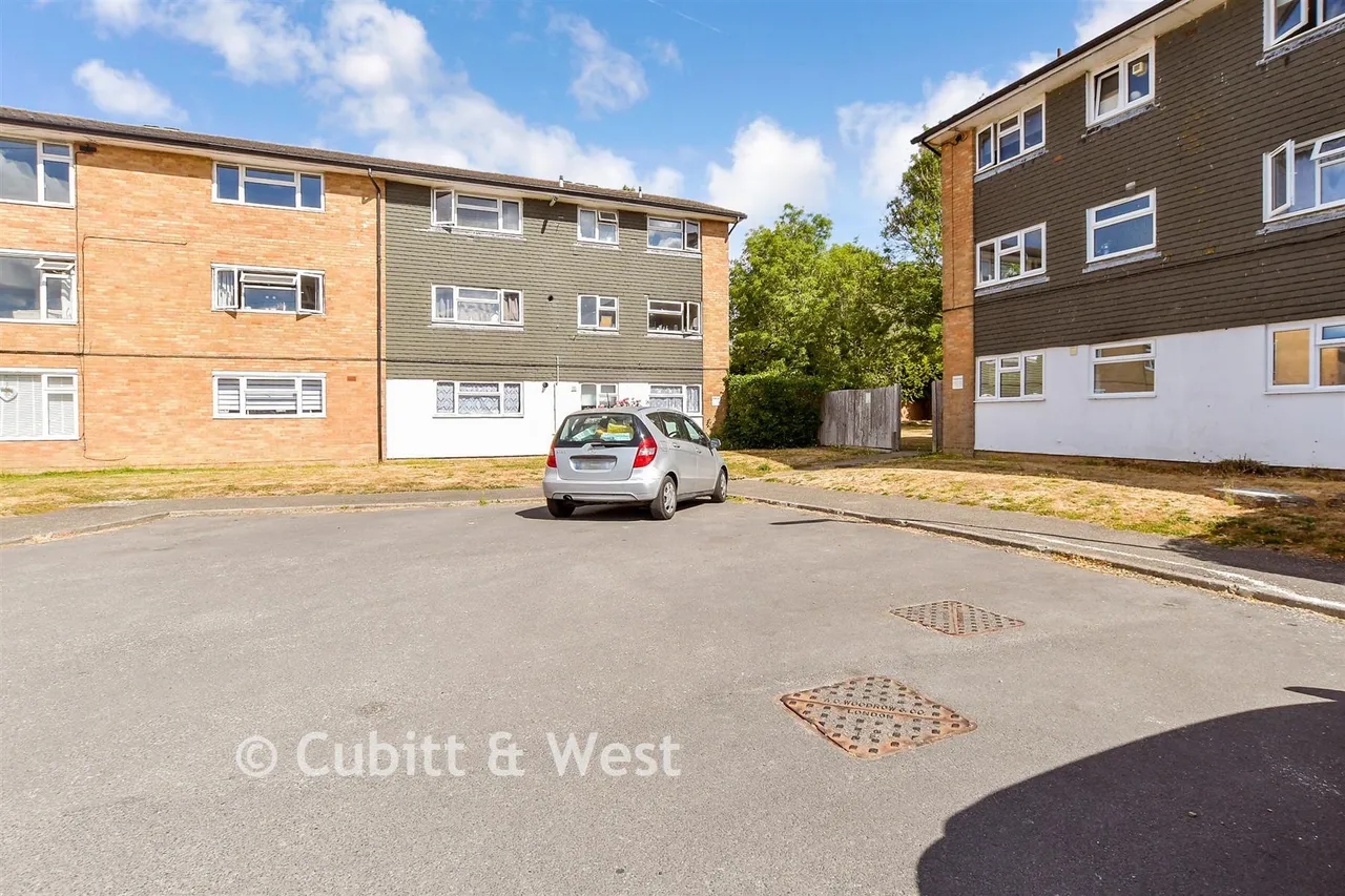 Castle Close, Reigate, RH2, photo 10