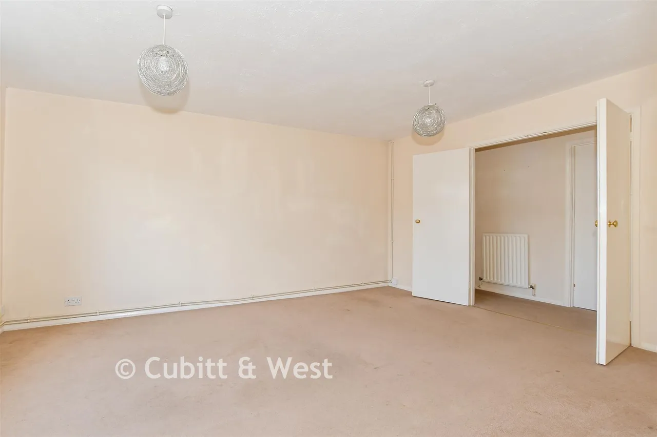 Castle Close, Reigate, RH2, photo 3
