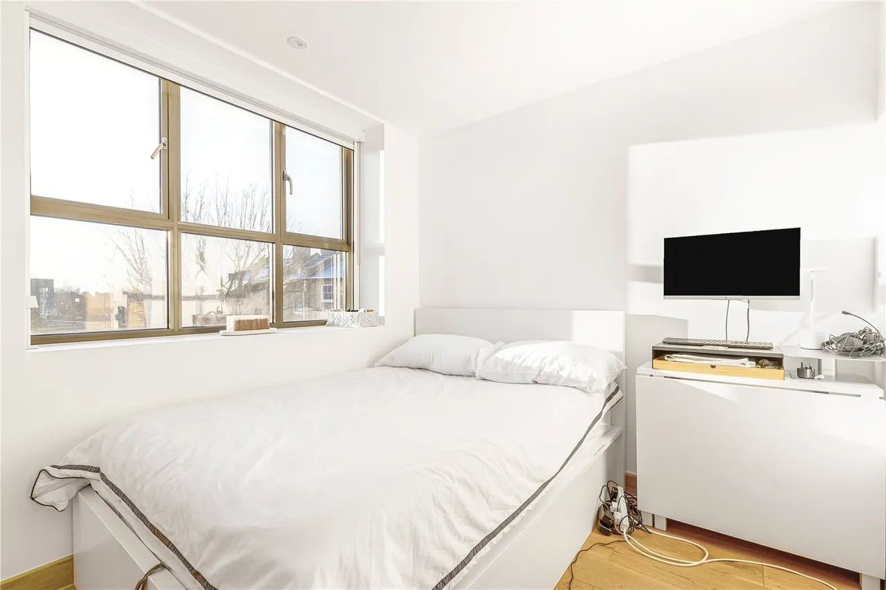 Clapham High Street, London, SW4, photo 3