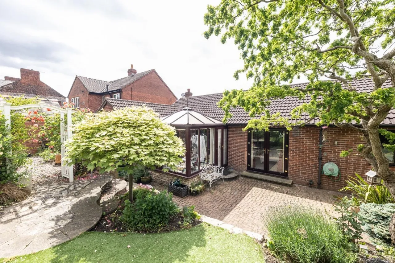 3 bed house for sale — Front Street, Castleford
