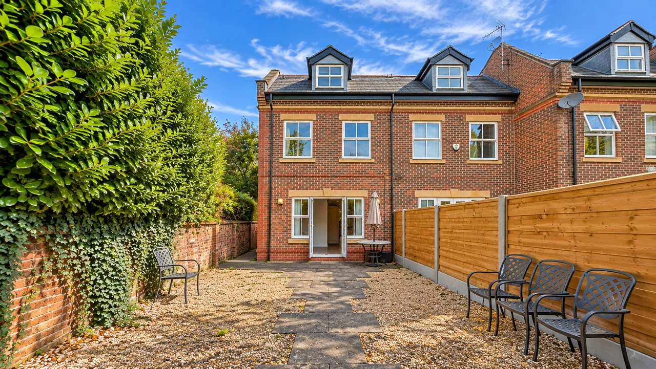 3 bed house to rent, Millfield Court, Hale, WA15