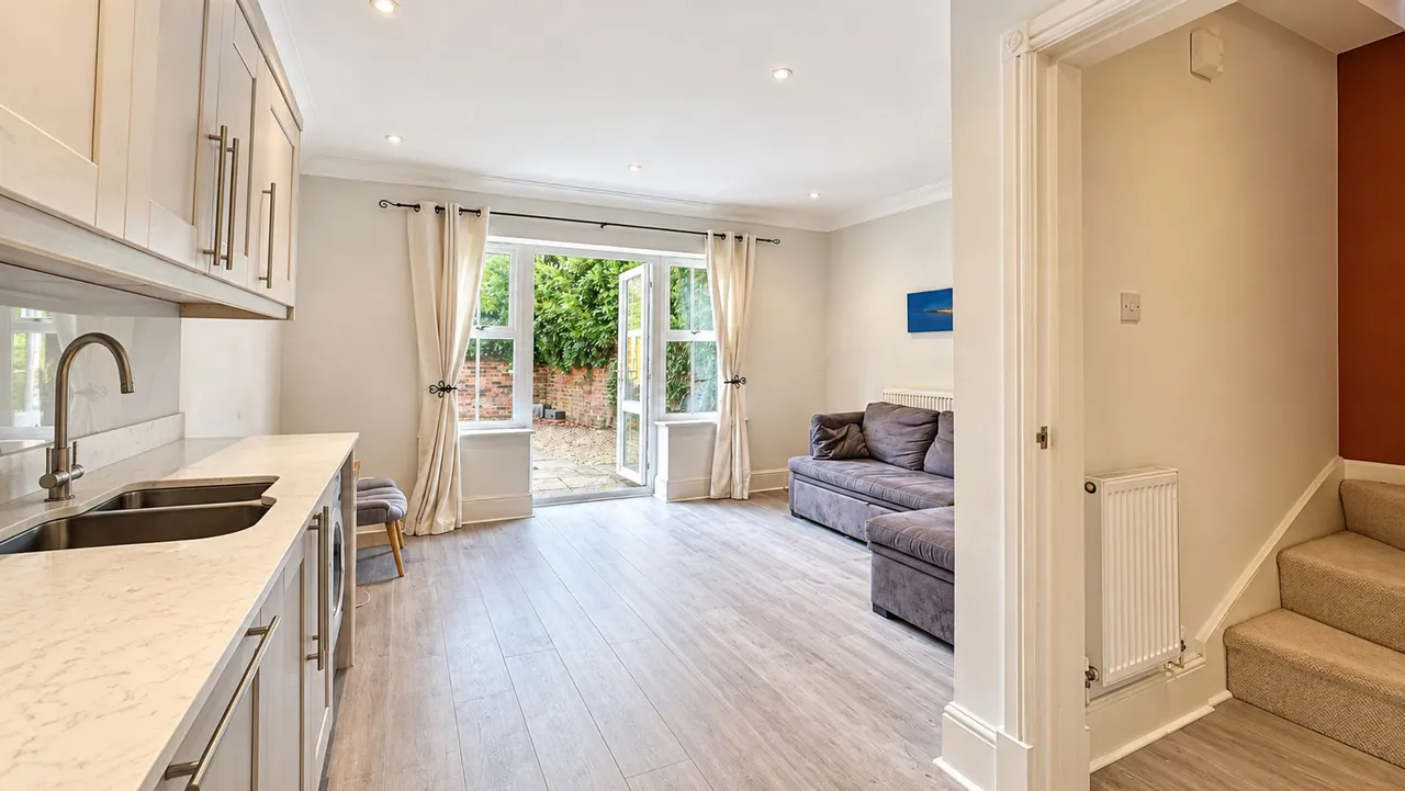 Millfield Court, Hale, WA15, photo 4